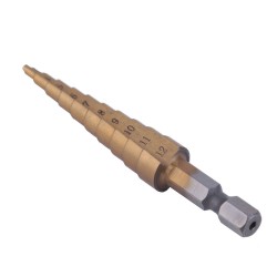 Numéroté de 3 à 12 mmPermet de percer facilement à une dimension précise.Foret en acier, revêtement en titane.