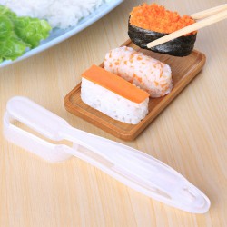 Réalisez rapidement de beaux sushis avec ce moule emporte pièce ultra pratique !